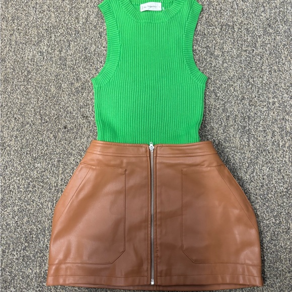 Kelly Green Sleeveless Sweater Vest - Picture 4 of 4